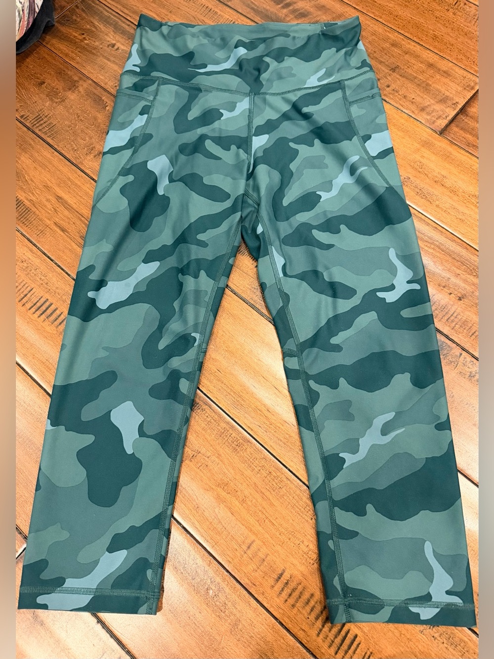 Old Navy Green Camo Capri Leggings